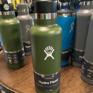 - 18 oz standard mouth Hydro Flask!!!